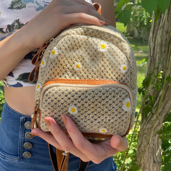 Cute mini summer backpack ☀️ - Picture 5 of 7